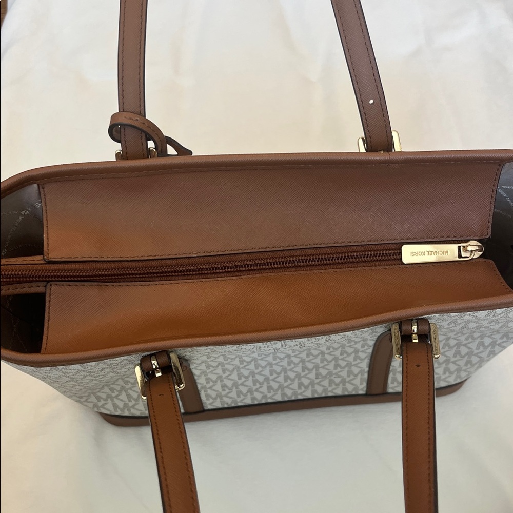 Michael Kors signature Jet set Tote - Picture 11 of 13